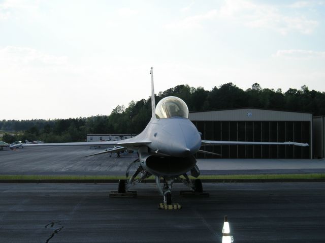 Lockheed F-16 Fighting Falcon —