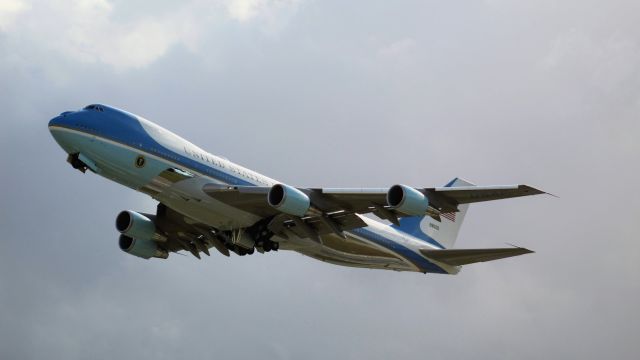 Boeing 747-200 (N28000) - Air Force One departing from Daytona Beach after the Daytona 500