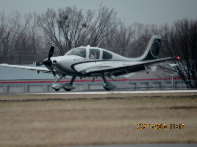 Cirrus SR-22 (N113JV)