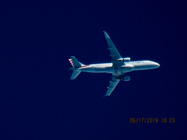 Embraer 175 (N239NN)