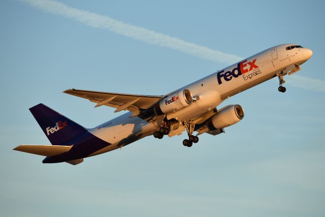 Boeing 757-200 (N934FD)