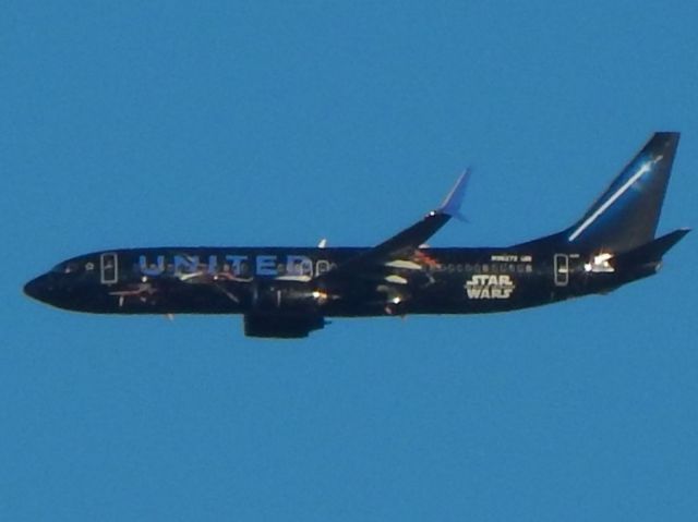 Boeing 737-900 (N36272) - United's Star Wars Livery Boeing B737-900 flies by my house in early 2021.