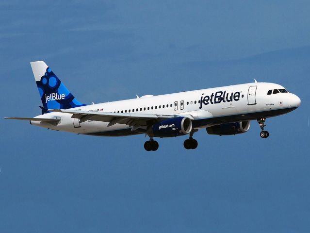 Airbus A320 (N561JB) - Jet Blue landing.