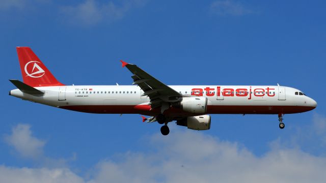 Airbus A321 (TC-ATR)
