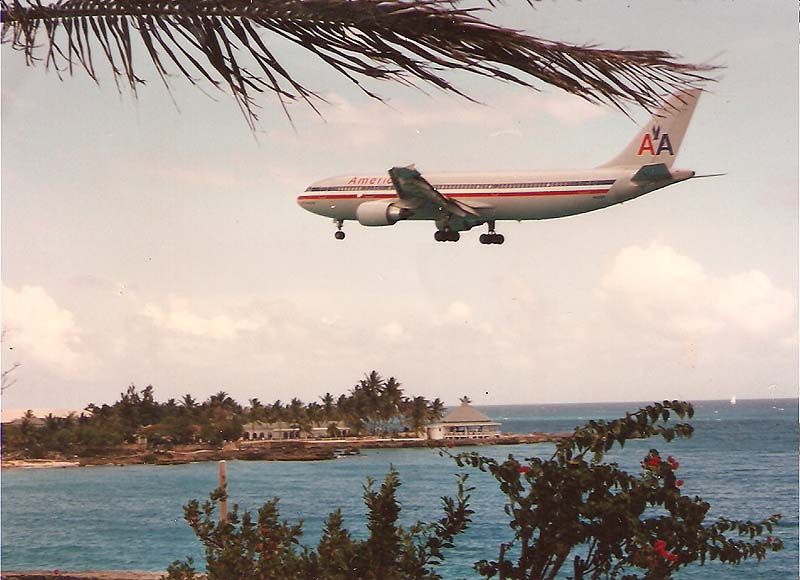 — — - A300-600 of American Airlines about to land at St. Maarten.