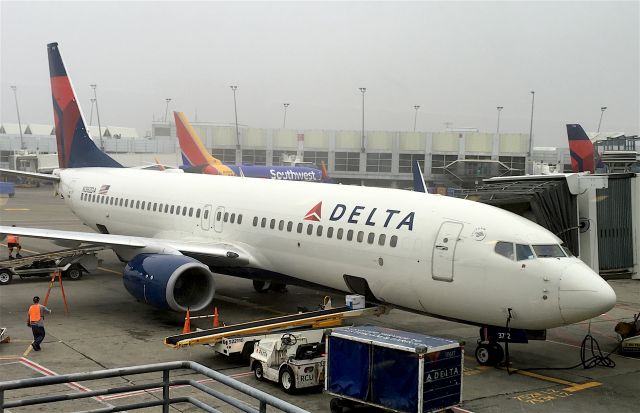 Boeing 737-800 (N382DA)