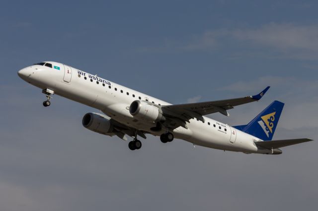 Embraer ERJ-190 (P4-KCK) - P4-KCK