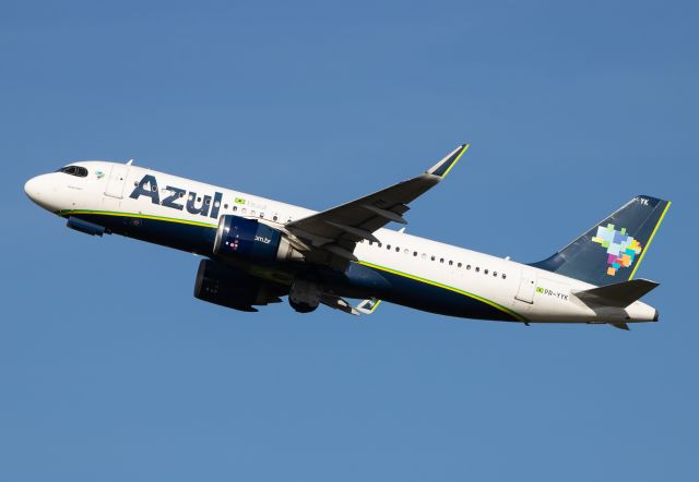 Airbus A320 (PR-YYK)