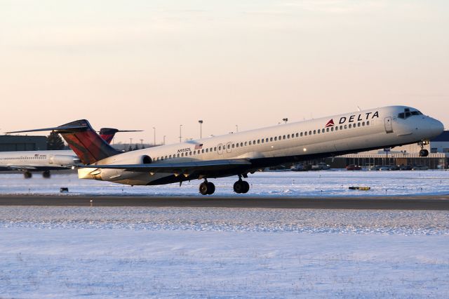 McDonnell Douglas MD-88 (N955DL)