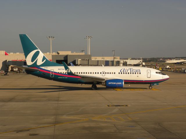 Boeing 737-700 (N272AT)