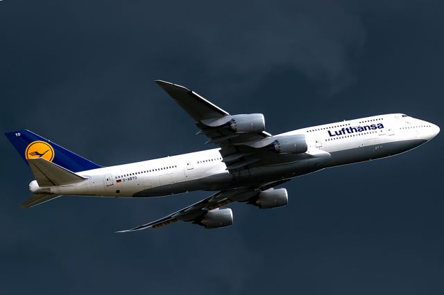 BOEING 747-8 (D-ABYO) - 20 minutes before thunderstorm