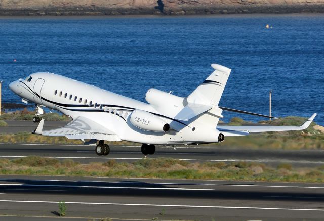 Dassault Falcon 7X (CS-TLY)