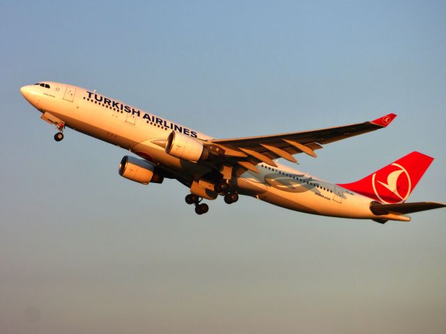 Airbus A330-200 (TTCJIR)