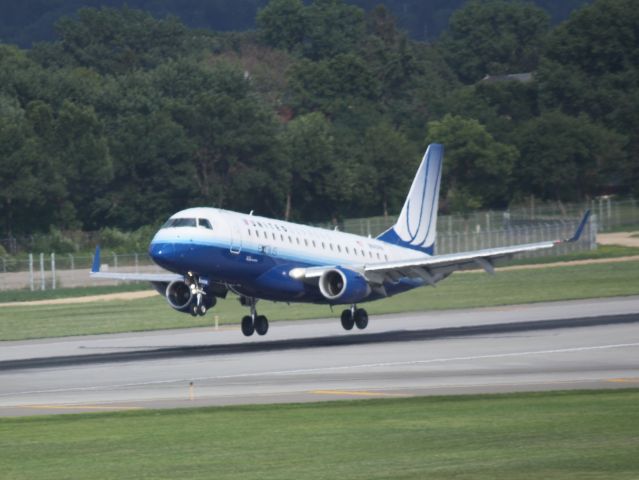 Embraer 170/175 (N640RW) - Landing on 30R at MSP on 07/31/2011