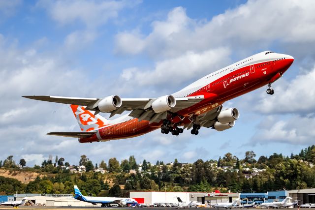 BOEING 747-8 (N6067E)