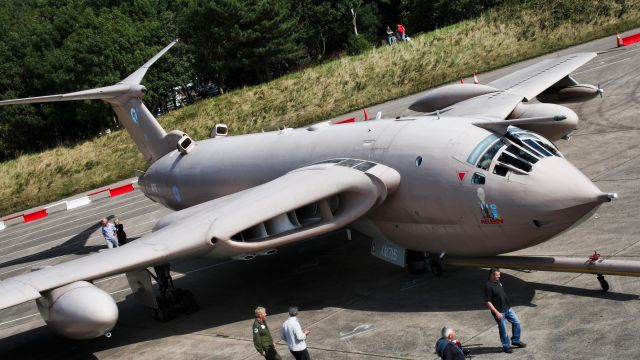 — — - Handley Page Victor (XM715) Cold War Jets Bruntingthorpe 24-8-14