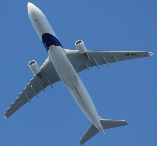 Airbus A330-300 (9M-MTL) - Hv the full high res, taken with the 550D, that fills the whole screen if interested. My first few posts, so didnt know if to upload screen res, or file res.