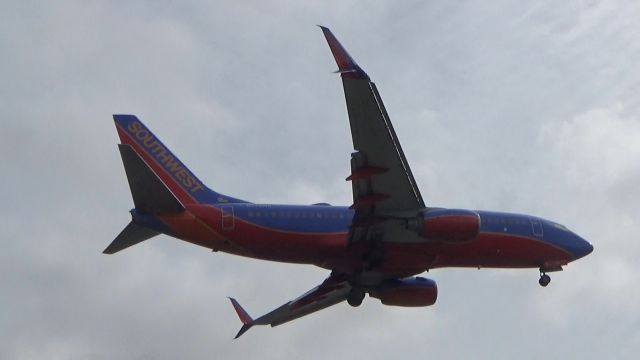 Boeing 737-700 (N969WN) - Notice the Split Scimitars.