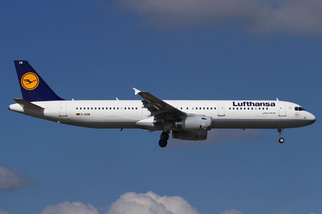 Airbus A321 (D-AIDW) - date: 12-Mar-2015; short final RWY07L