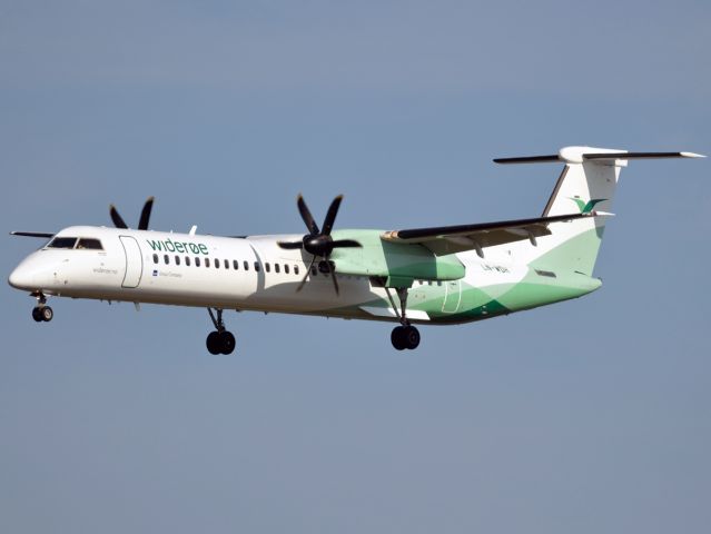 de Havilland Dash 8-400 (LN-WDH) - Kystvejen RWY22L