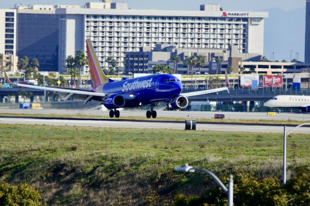 Boeing 737-800 (N8552Z)