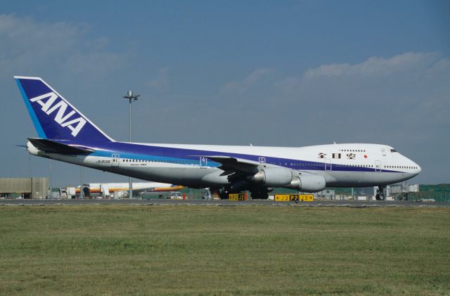 BOEING 747SR (JA8136) - Taxing at Tokyo-Haneda Intl Airport on 1997/10/11