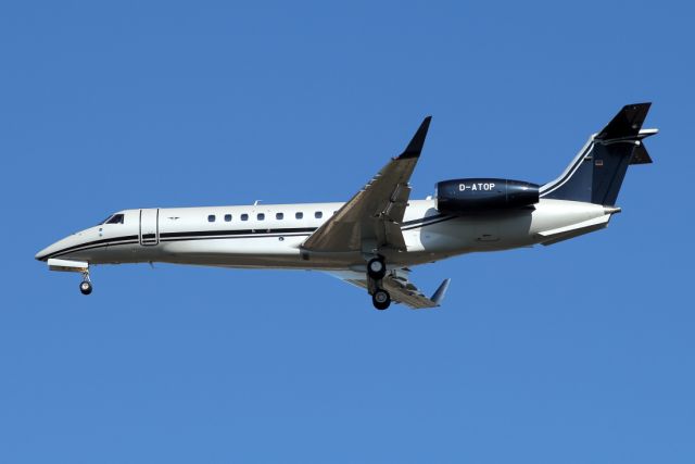 Embraer Legacy 600/650 (D-ATOP) - 02/02/2022:L Flight from Dubai (DXB) upon landing on runway 26.