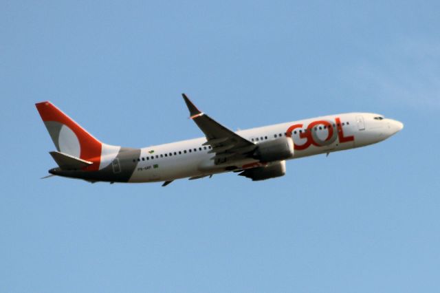 Boeing 737-700 (PS-GRF)