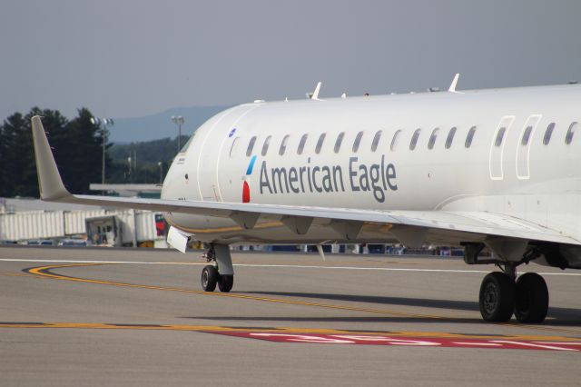 Canadair Regional Jet CRJ-900 (N590NN)