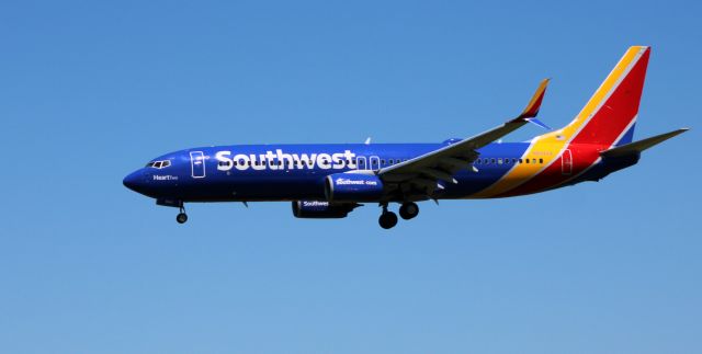 Boeing 737-800 (N8645A) - On final is this 2014 Southwest Airlines Boeing 737-8H4 in the Spring of 2021.