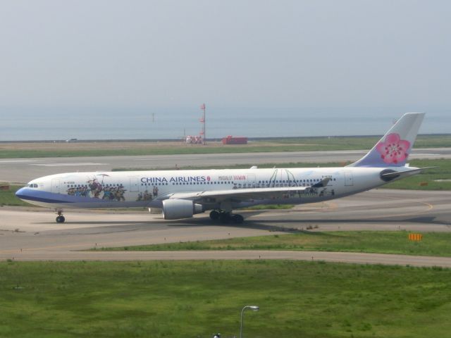 Airbus A330-300 (B-18358) - welcome to taiwan