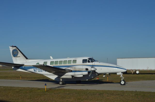 Beechcraft Airliner (N7207E) - Feeder freight arriving for a morning drop off.