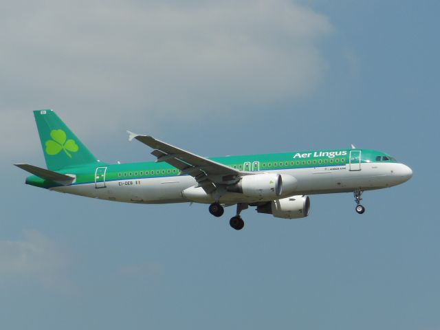 Airbus A320 (EI-DEB) - Aer Lingus (EI) EI-DEB  A320-214 [cn2206]br /London Heathrow (LHR):  Flight EI712 arriving from Cork (ORK)br /Taken from The mound, Windsock Way by Terminal 5br /2013 07 06  a rel=nofollow href=http://alphayankee.smugmug.com/Airlines-and-Airliners-Portfolio/Airlines/EuropeanAirlineshttps://alphayankee.smugmug.com/Airlines-and-Airliners-Portfolio/Airlines/EuropeanAirlines/a