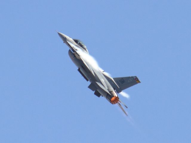 Lockheed F-16 Fighting Falcon (91-0398) - California Capital Airshowbr /Viper Demo