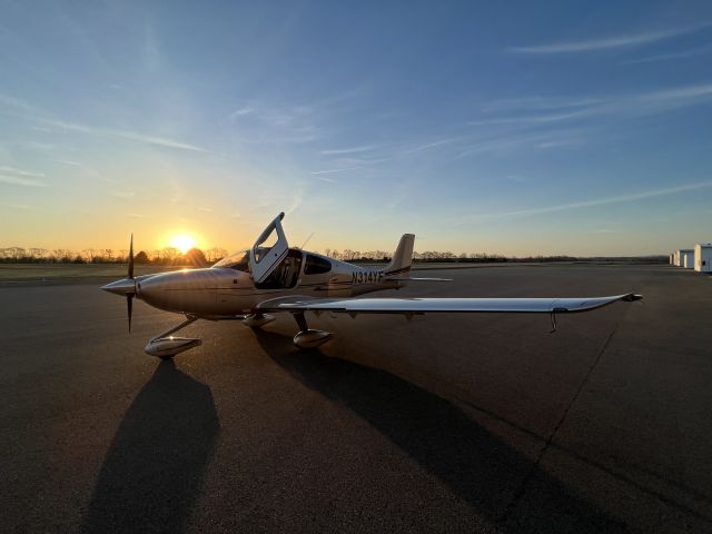 Cirrus SR-20 (N314YF) - Sunrise in Tennessee