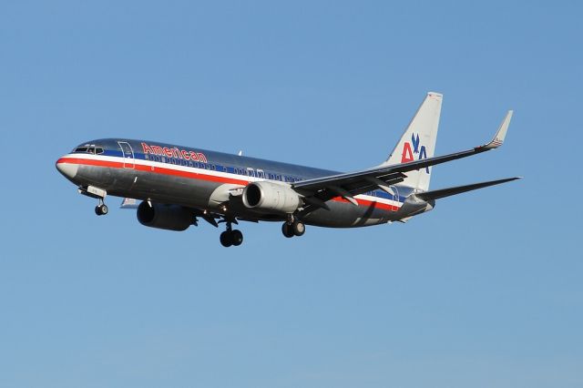 Boeing 737-800 (N912AN)