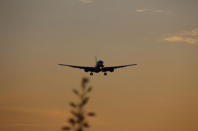 BOEING 777-300ER (HL8347)