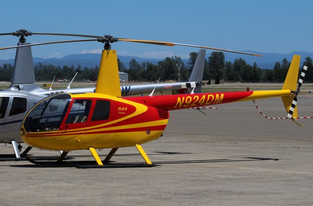 Robinson R-44 (N924DM) - KRDD - Another helicopter on the Air Shasta ramp I have never seen - I sure hope they move them farther apart before starting the rotors, ( jk )