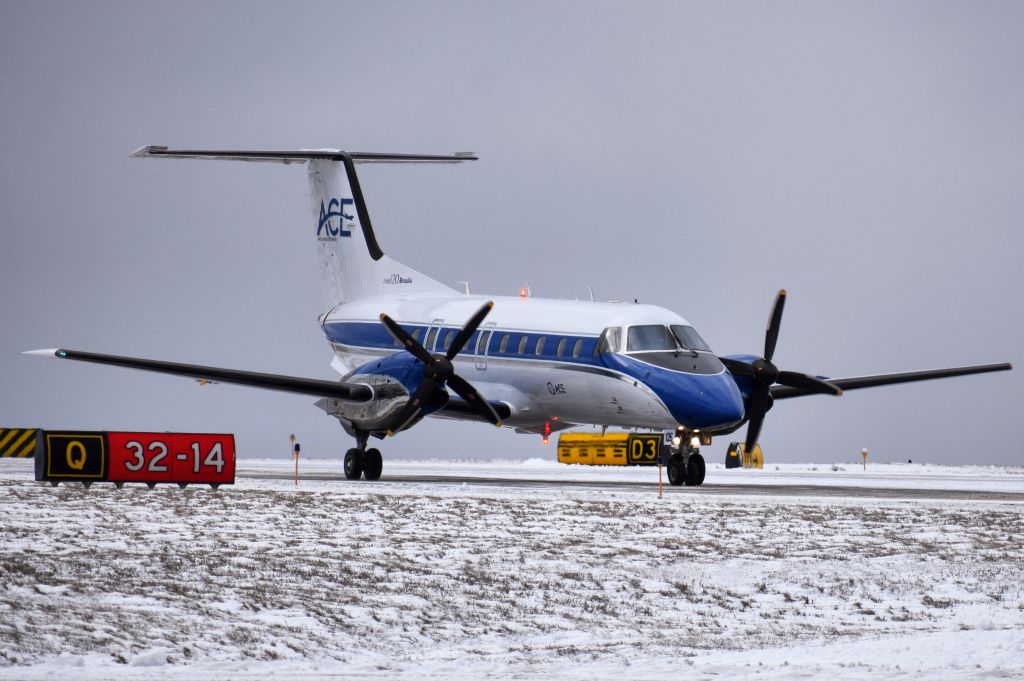 Embraer EMB-120 Brasilia (N126CZ) - Freight Runners Express / Air Charter Express EMB-120 Brasilia arriving into Buffalo to pickup the UB Buffalo Women's Basketball Team before heading to Ohio ...