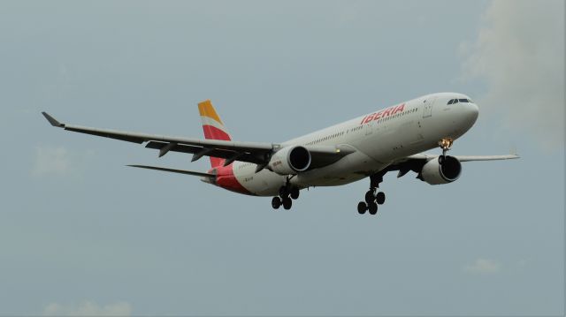 Airbus A330-300 (EC-LUX) - Arriving from Madrid,Barajas(LEMD)