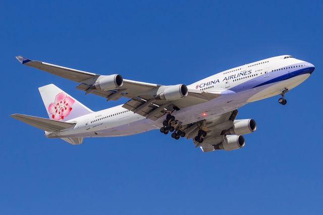 Boeing 747-400 (B-18212)