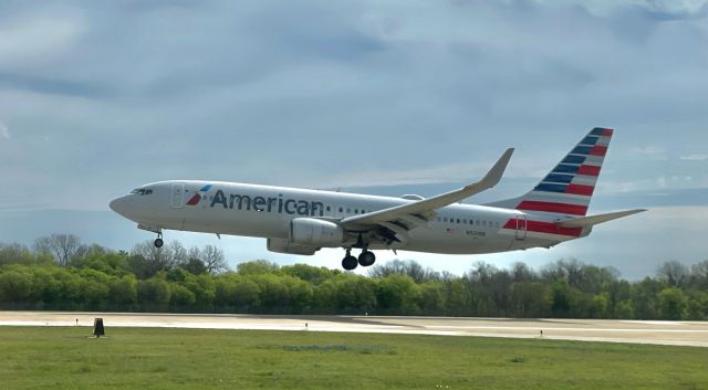 Boeing 737-800 (N920NN) - Landing 36R