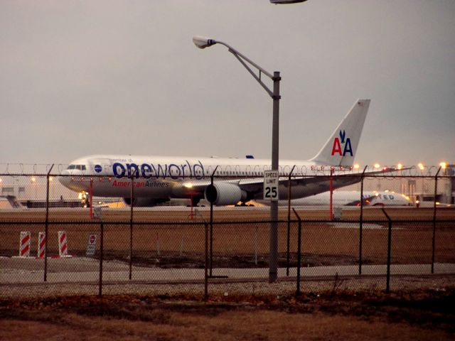 BOEING 767-300 (N395AN) - Departing 22L.