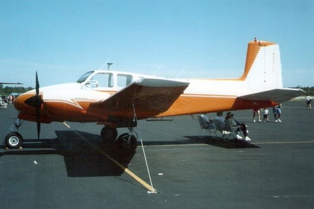 Beechcraft Twin Bonanza (N907SP) - Seen here in May-00.  Registration cancelled 9-Apr-13.