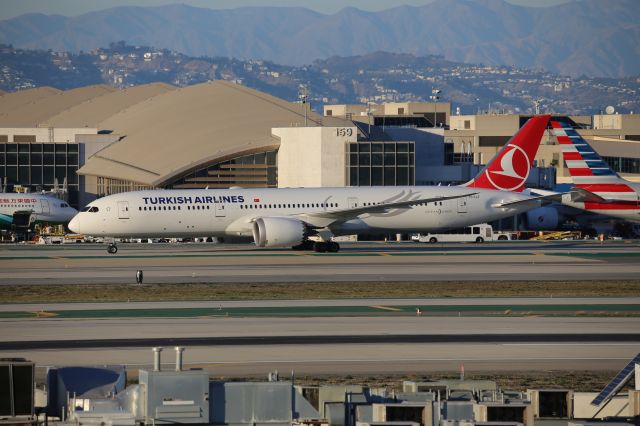 Boeing 787-9 Dreamliner (TC-LLF)