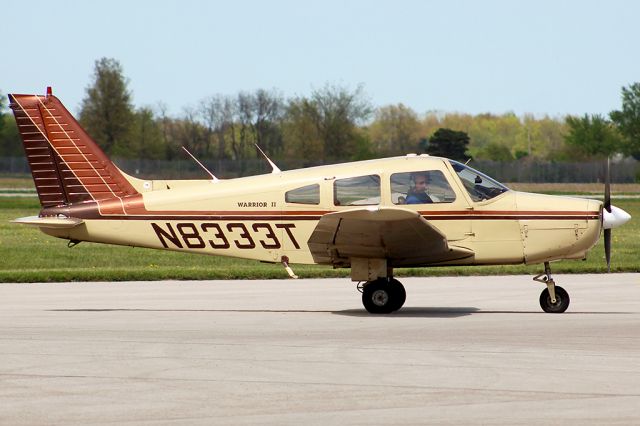 Piper Cherokee (N833T)