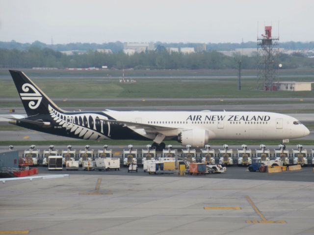 Boeing 787-9 Dreamliner (ZK-NZQ)