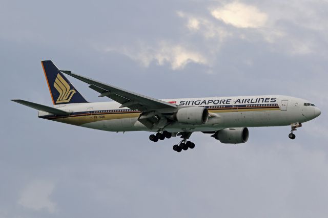 Boeing 777-200 (9V-SQN)