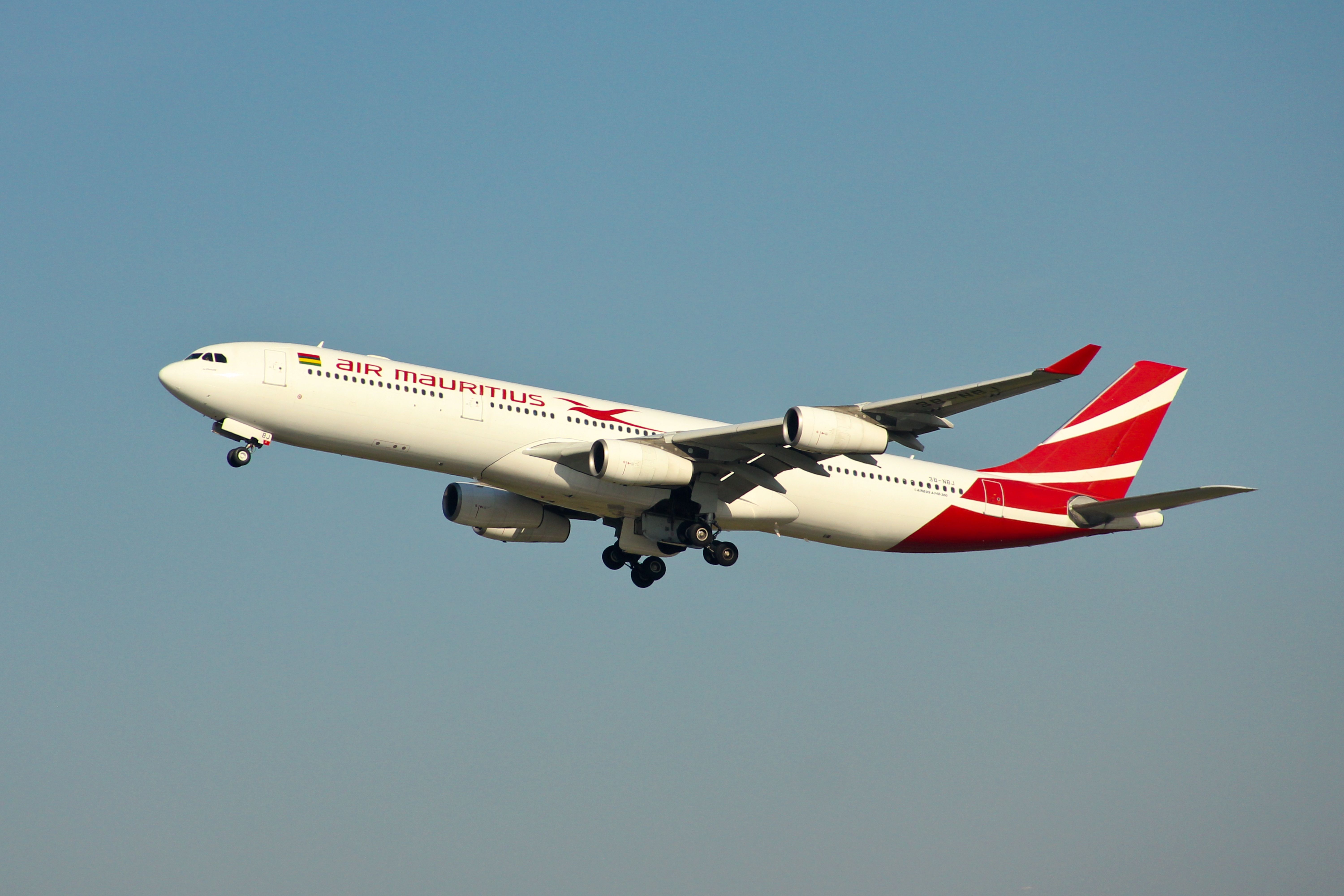 Airbus A340-300 (3B-NBJ)