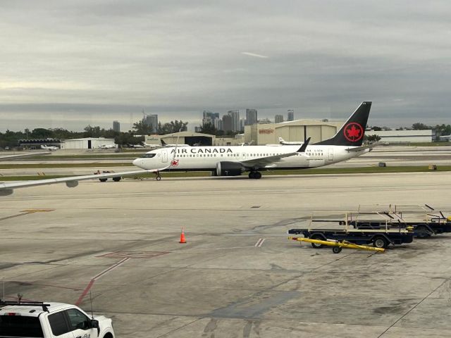 Boeing 737-700 (C-GEHI) - Arrived from YYZ as AC 1024